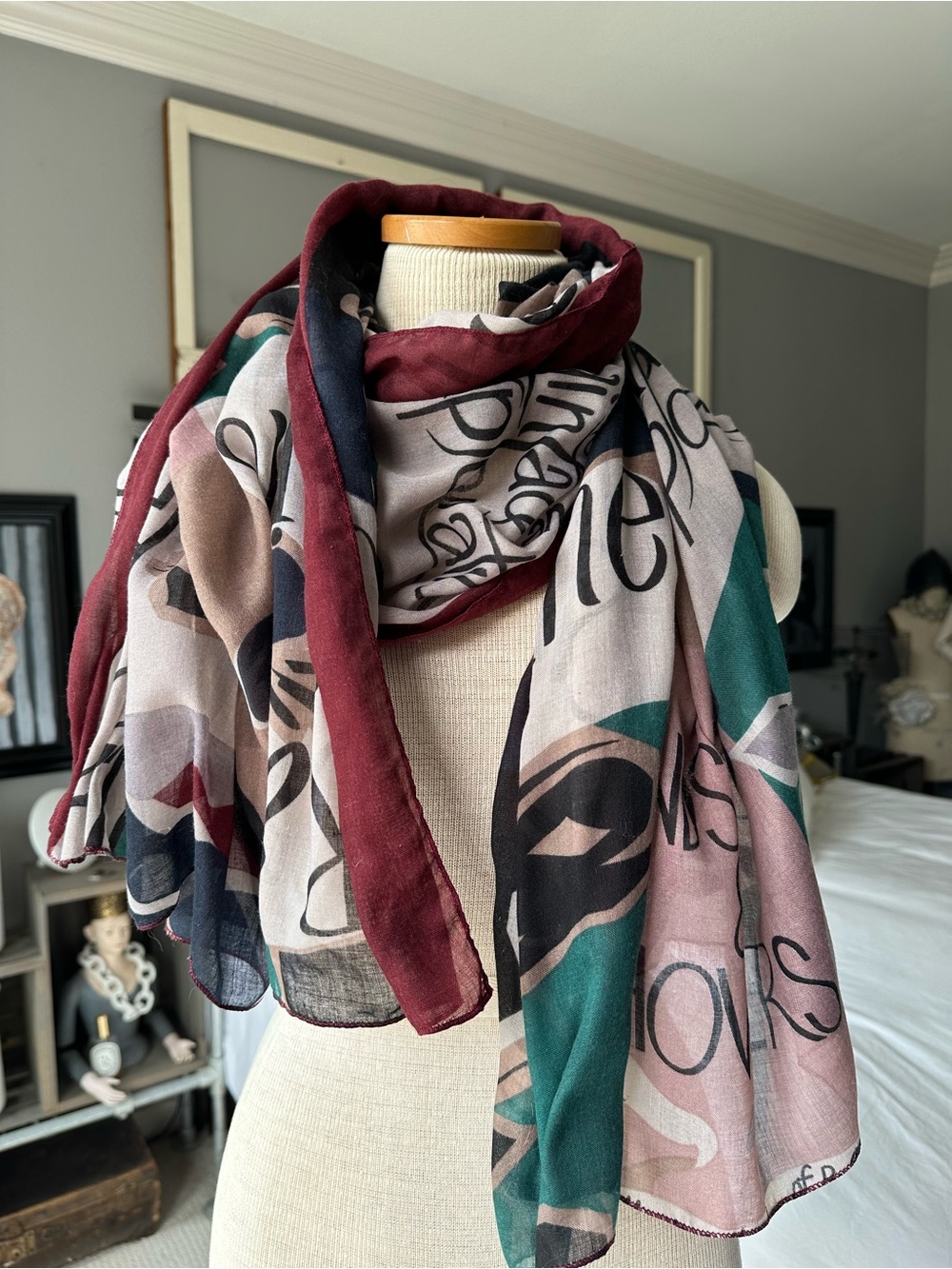 Lightweight abstract large scarf - Picture 3 of 6